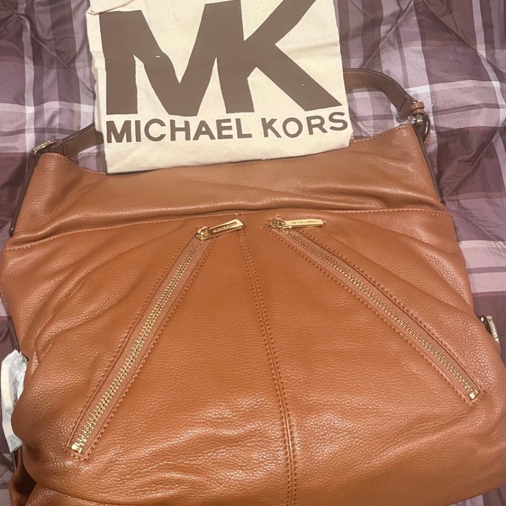 Michael Kors Brand New NWT Leather Shoulder Bag Gold Zip 14" x 13" Multi Pockets